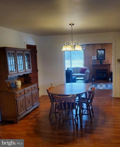 204 CHATHAM VILLAGE RD, Montross, VA 22520