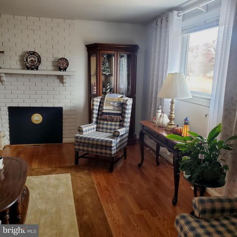 204 CHATHAM VILLAGE RD, Montross, VA 22520