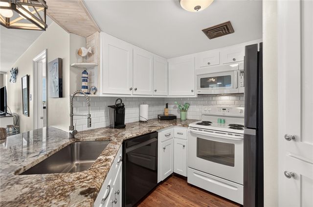 15002 WINDWARD Dr 407, Corpus Christi, TX 78418
