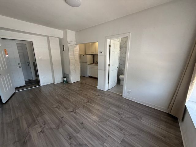3420 W Irving Park Avenue 35, Chicago, IL 60618