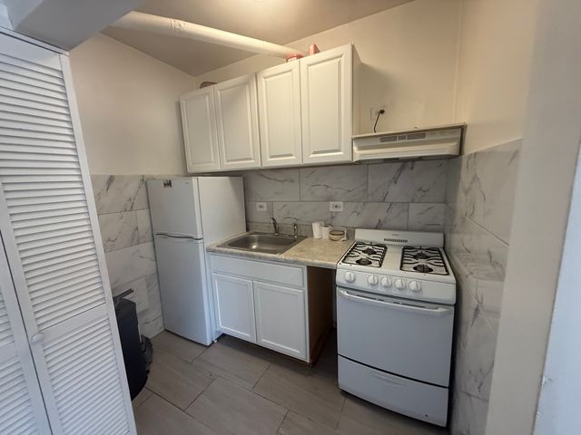 3420 W Irving Park Avenue 35, Chicago, IL 60618