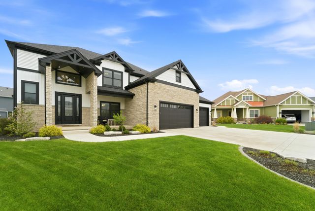 825 Schilling Drive, Crown Point, IN 46307