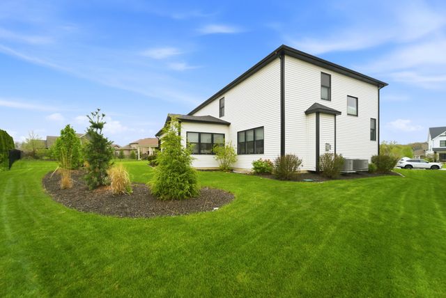 825 Schilling Drive, Crown Point, IN 46307