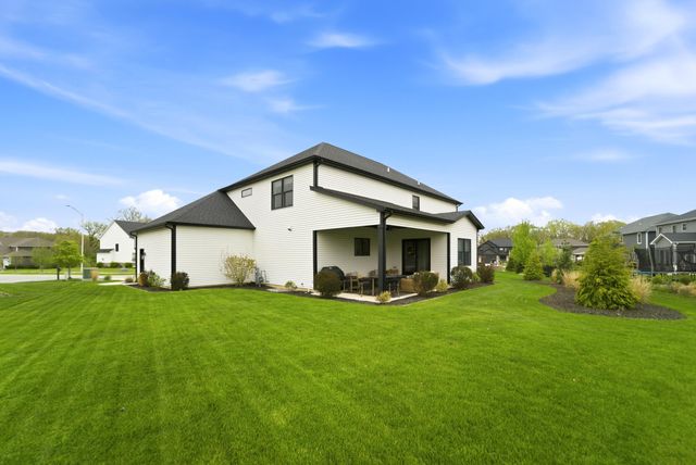 825 Schilling Drive, Crown Point, IN 46307