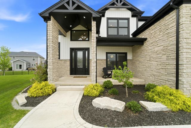 825 Schilling Drive, Crown Point, IN 46307