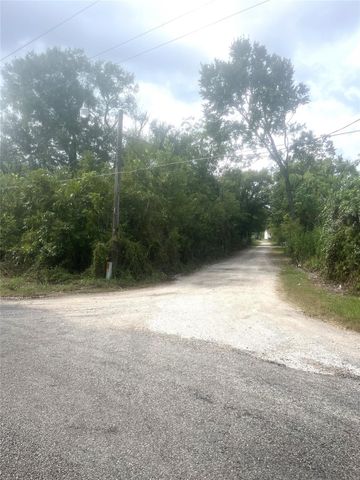 324 W Rockdale Street, Trinity, TX 75862