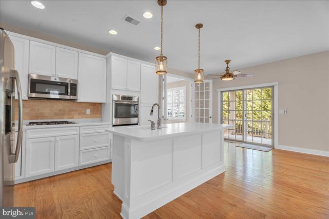 3 REMINGTON DR, West Berlin, NJ 08091