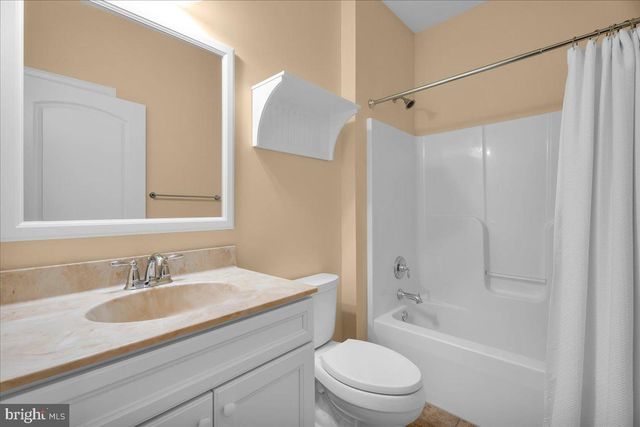 3 REMINGTON DR, West Berlin, NJ 08091