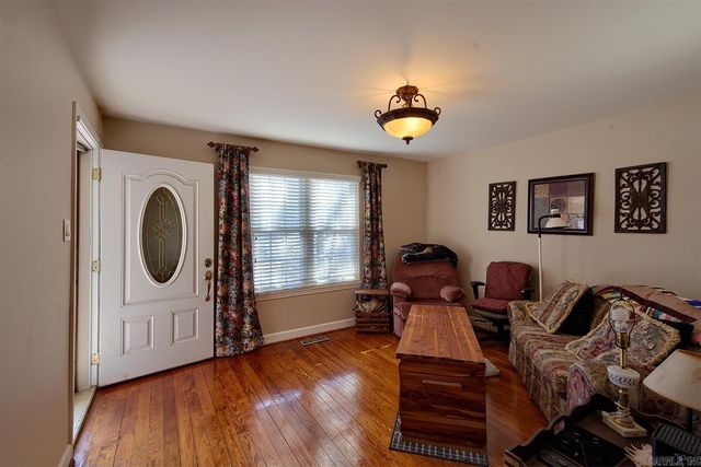 602 E Sevier St, Benton, AR 72015