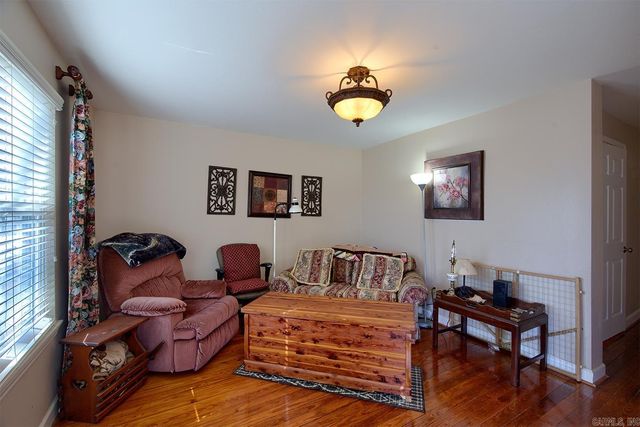 602 E Sevier St, Benton, AR 72015