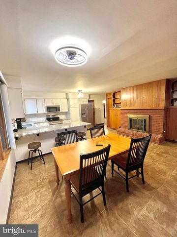 5 FIELDCREST DR, Tunkhannock, PA 18657