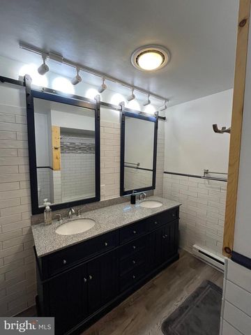 5 FIELDCREST DR, Tunkhannock, PA 18657