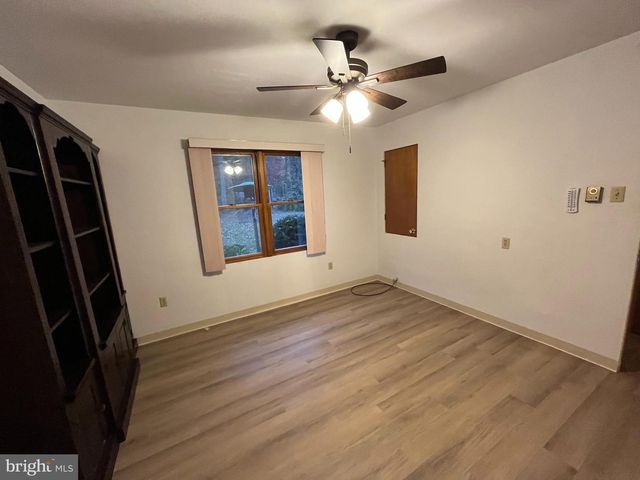 5 FIELDCREST DR, Tunkhannock, PA 18657