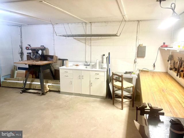 5 FIELDCREST DR, Tunkhannock, PA 18657