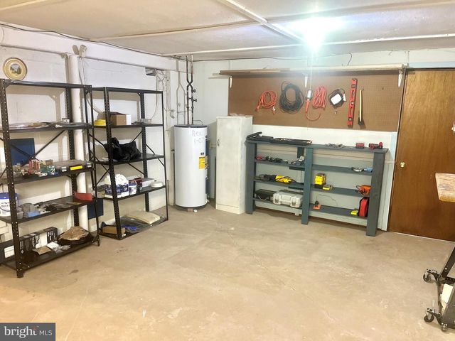 5 FIELDCREST DR, Tunkhannock, PA 18657