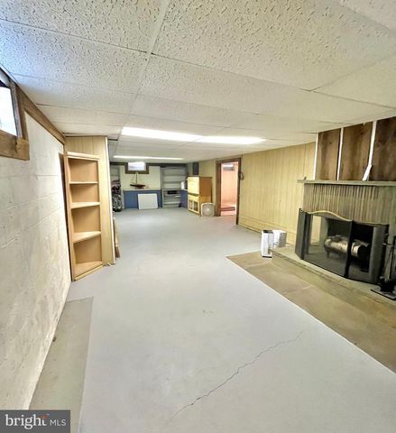 5 FIELDCREST DR, Tunkhannock, PA 18657