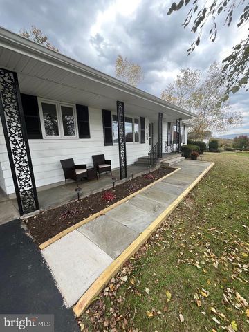 5 FIELDCREST DR, Tunkhannock, PA 18657