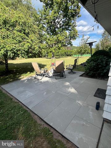 5 FIELDCREST DR, Tunkhannock, PA 18657