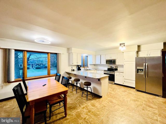 5 FIELDCREST DR, Tunkhannock, PA 18657