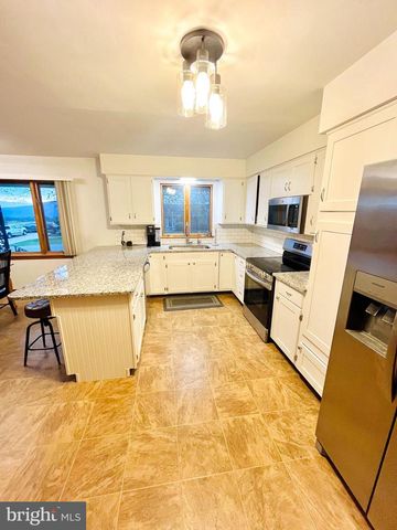 5 FIELDCREST DR, Tunkhannock, PA 18657