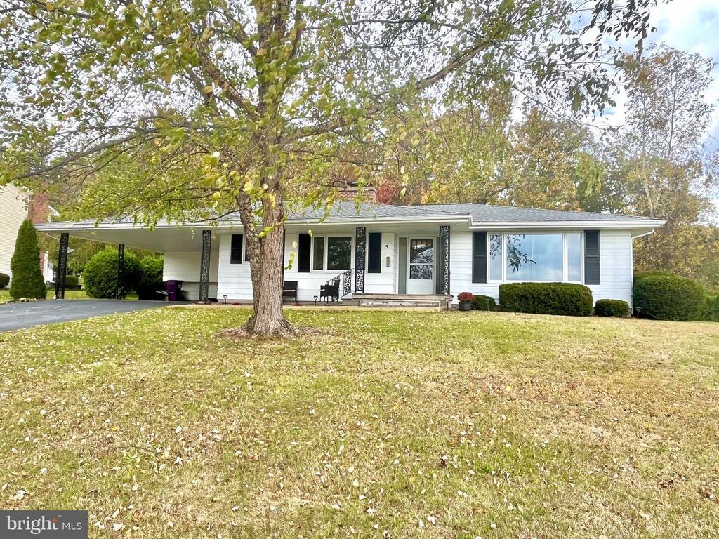 5 FIELDCREST DR, Tunkhannock, PA 18657