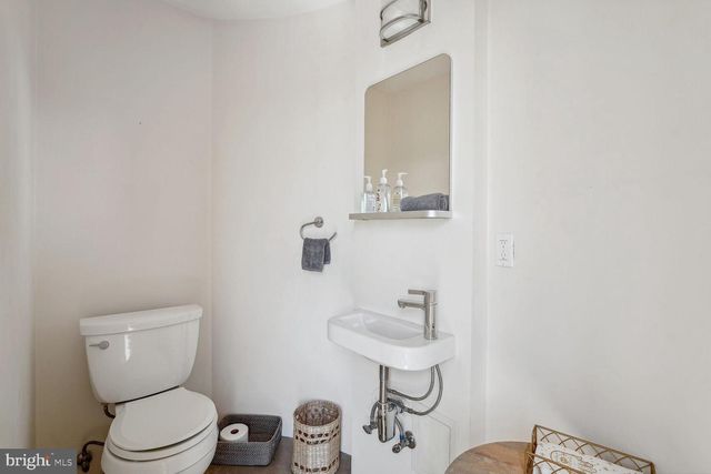 2351 Champlain St NW Apt P3, Washington, DC 20009