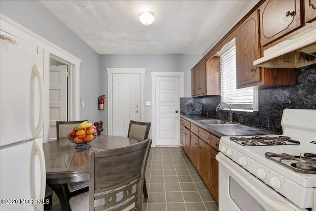 72 Pulaski Avenue, Carteret, NJ 07008