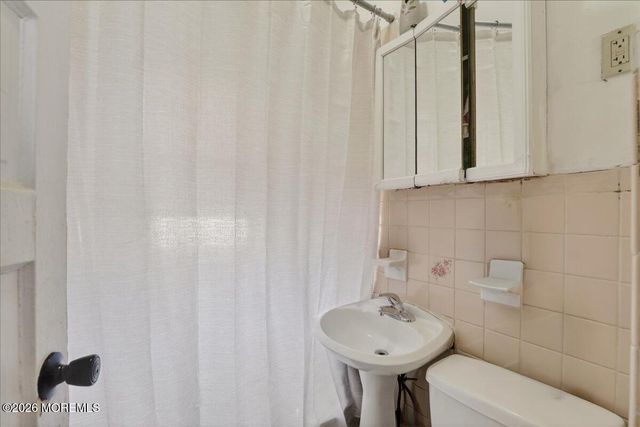 72 Pulaski Avenue, Carteret, NJ 07008