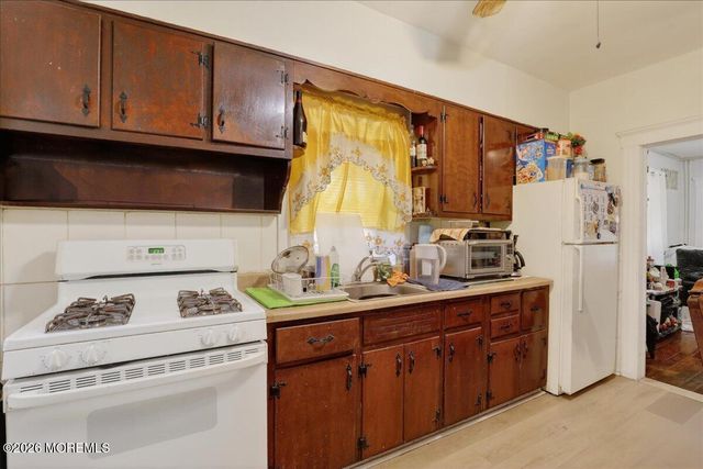 72 Pulaski Avenue, Carteret, NJ 07008