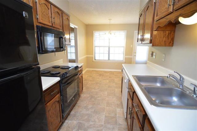 2717 DEER GLADE LN, Memphis, TN 38133