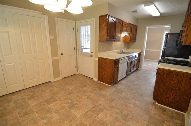 2717 DEER GLADE LN, Memphis, TN 38133