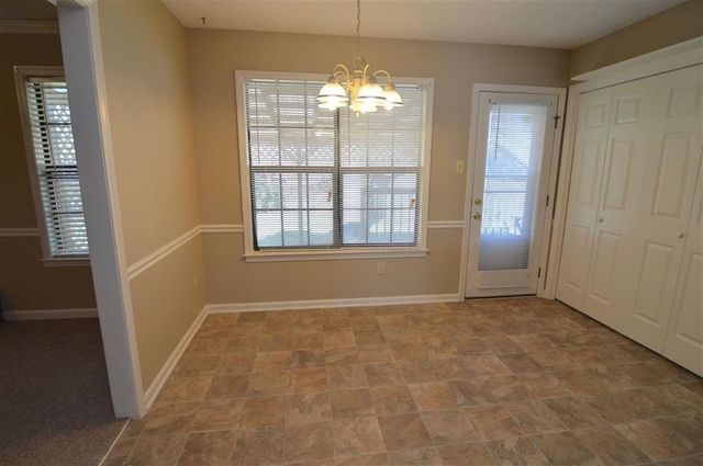 2717 DEER GLADE LN, Memphis, TN 38133