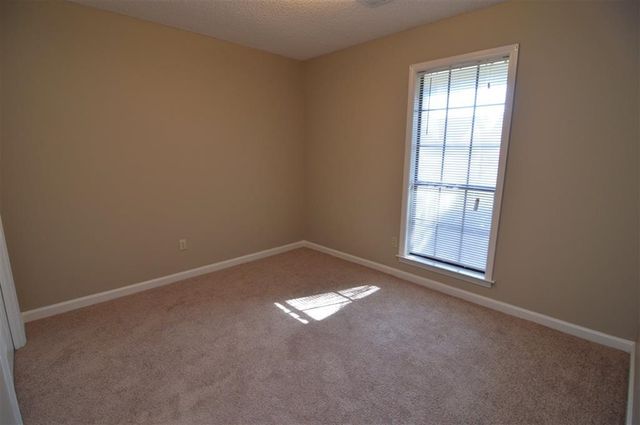 2717 DEER GLADE LN, Memphis, TN 38133