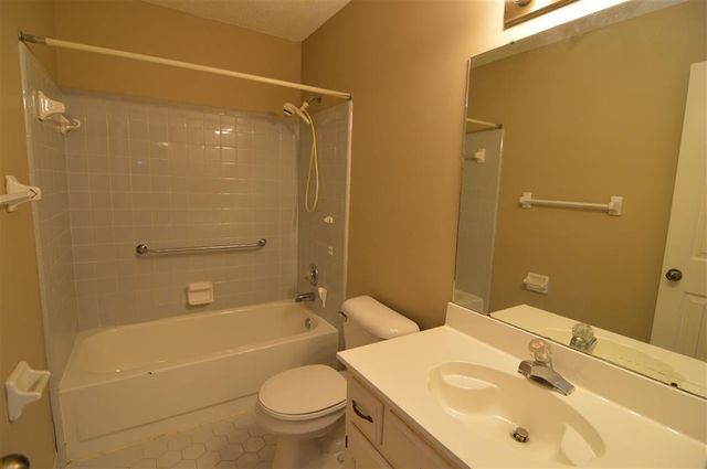 2717 DEER GLADE LN, Memphis, TN 38133