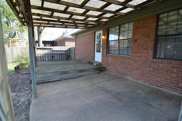 2717 DEER GLADE LN, Memphis, TN 38133