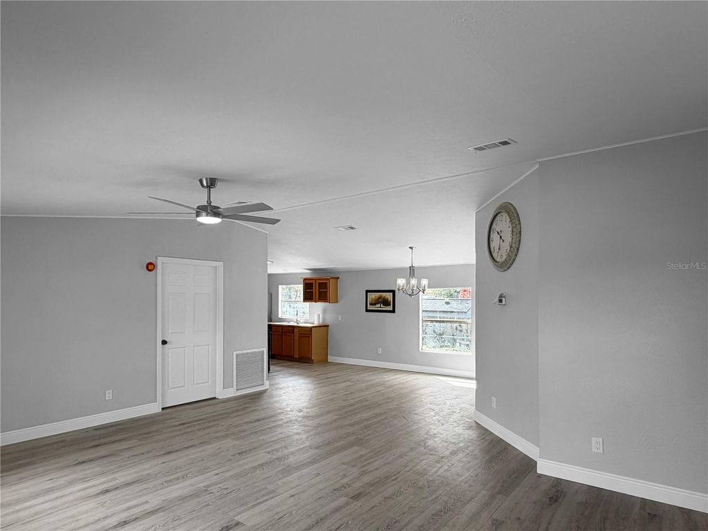 Image 2 of property listing at 205 KAYLOR DRIVE, Auburndale, FL 33823