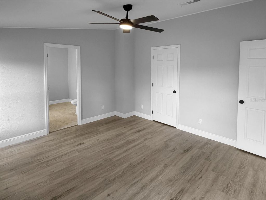 Image 11 of property listing at 205 KAYLOR DRIVE, Auburndale, FL 33823