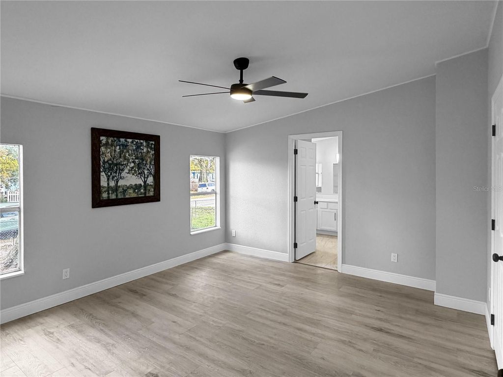 Image 12 of property listing at 205 KAYLOR DRIVE, Auburndale, FL 33823