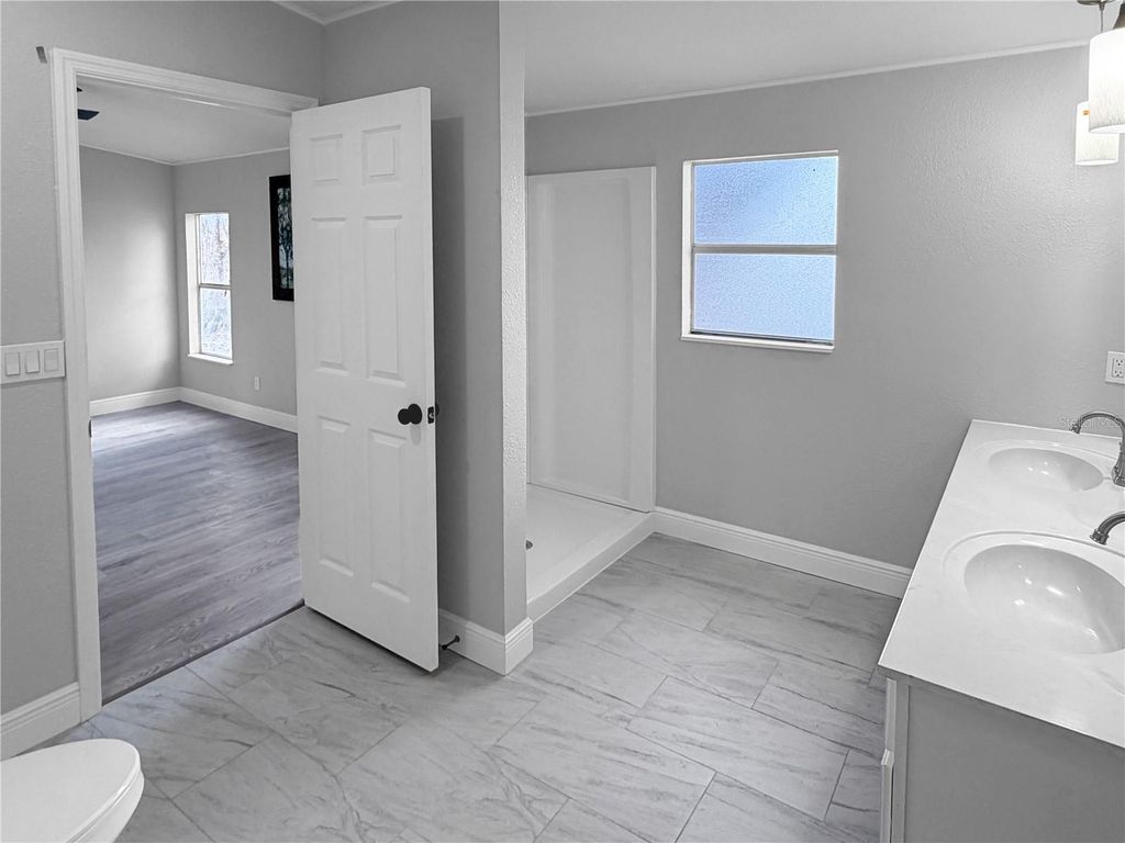 Image 13 of property listing at 205 KAYLOR DRIVE, Auburndale, FL 33823