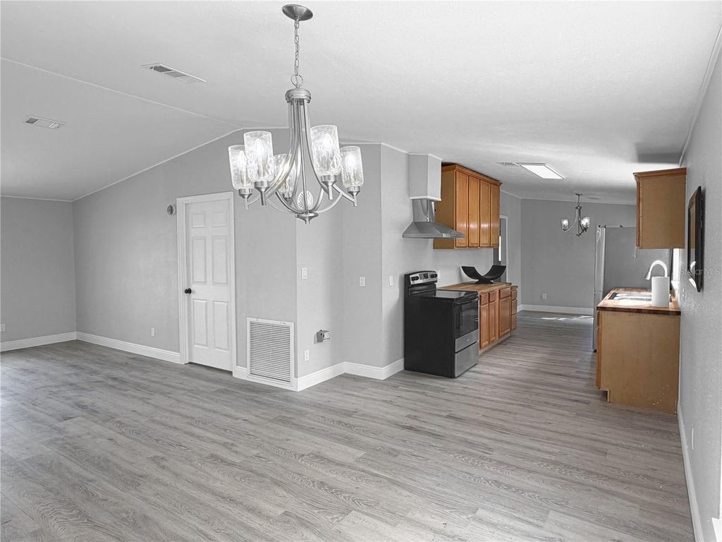 Image 3 of property listing at 205 KAYLOR DRIVE, Auburndale, FL 33823