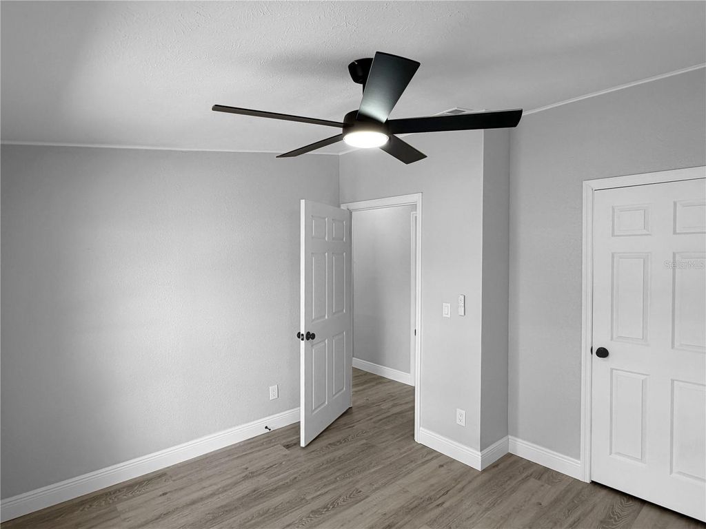 Image 5 of property listing at 205 KAYLOR DRIVE, Auburndale, FL 33823