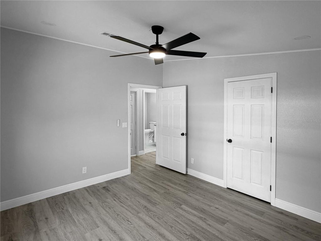 Image 7 of property listing at 205 KAYLOR DRIVE, Auburndale, FL 33823