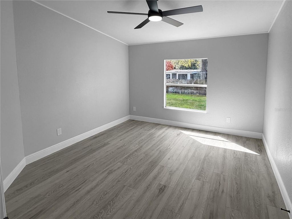 Image 8 of property listing at 205 KAYLOR DRIVE, Auburndale, FL 33823