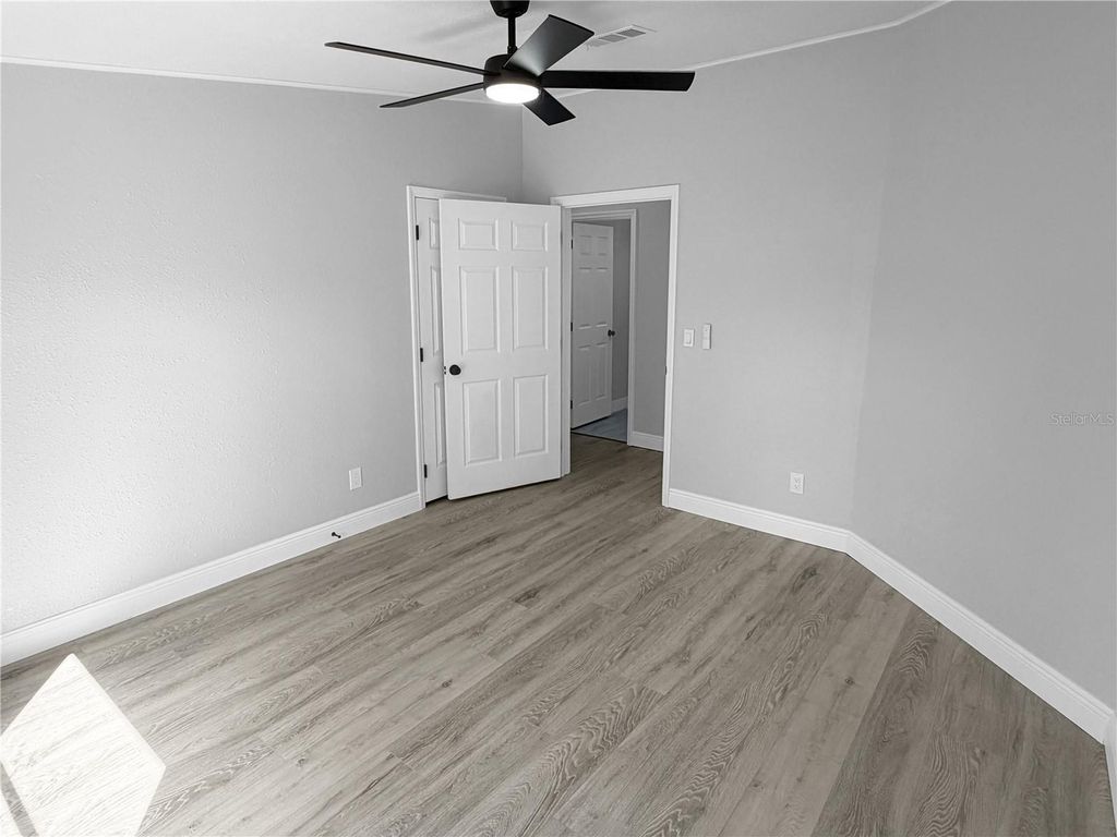 Image 9 of property listing at 205 KAYLOR DRIVE, Auburndale, FL 33823