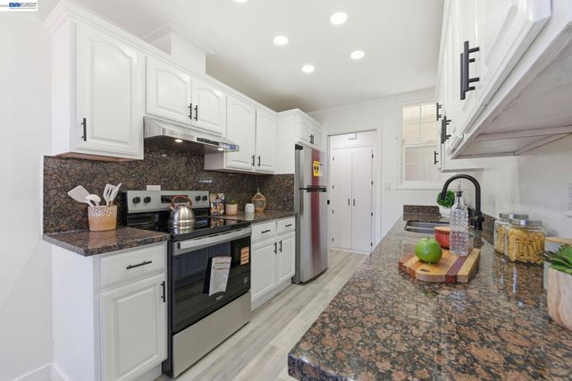 31070 Meadowbrook Ave, Hayward, CA 94544