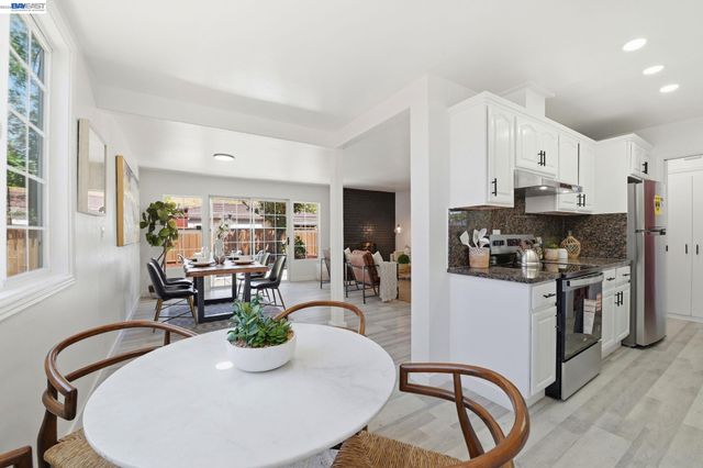 31070 Meadowbrook Ave, Hayward, CA 94544