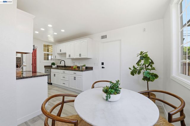31070 Meadowbrook Ave, Hayward, CA 94544