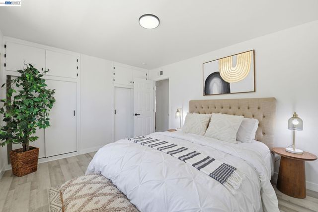 31070 Meadowbrook Ave, Hayward, CA 94544