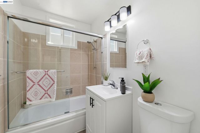 31070 Meadowbrook Ave, Hayward, CA 94544