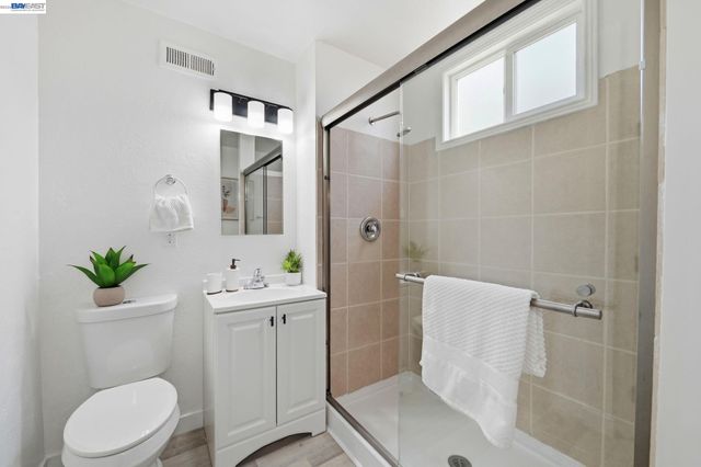 31070 Meadowbrook Ave, Hayward, CA 94544